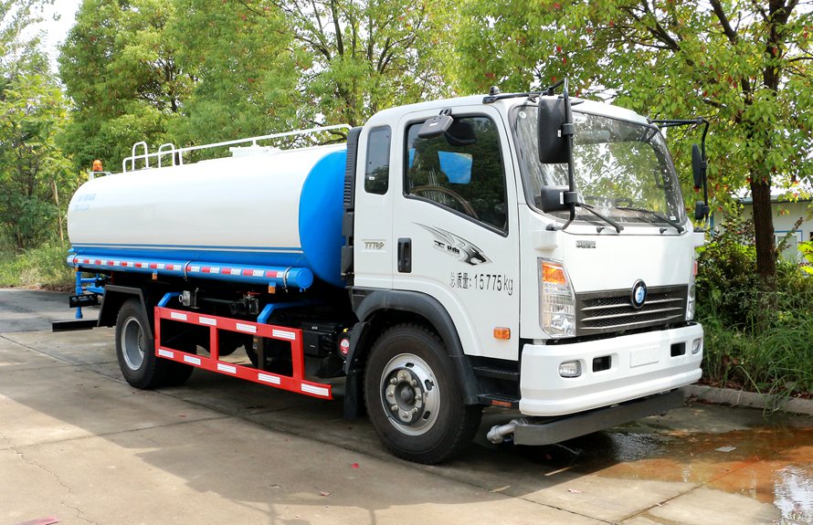 重汽王牌5噸灑水車
