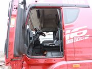 解放JH6-9.6米冷藏車主駕駛室