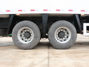 解放JH6-9.6米冷藏車12.00輪胎