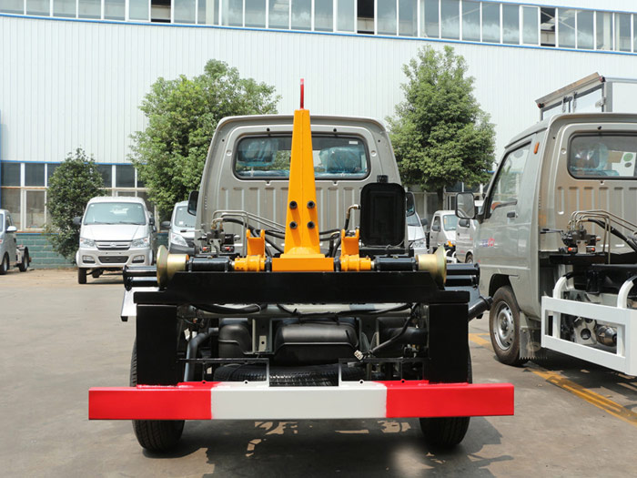 福田馭菱3方勾臂式垃圾車