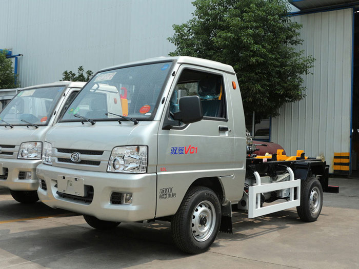 福田馭菱3方勾臂式垃圾車