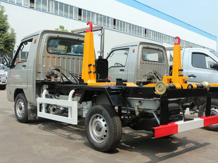 福田馭菱3方勾臂式垃圾車