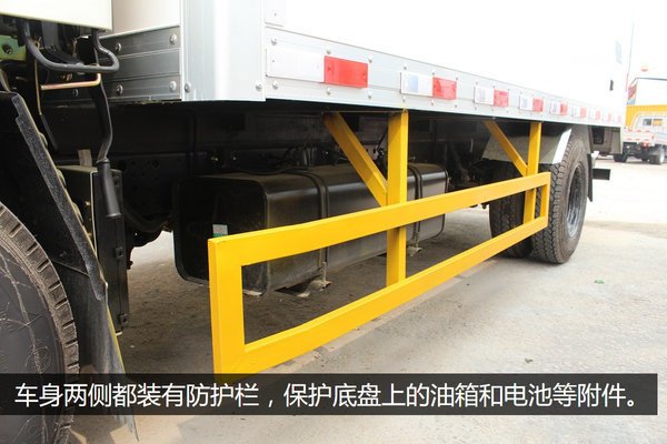 江鈴3噸壓縮垃圾車保護桿