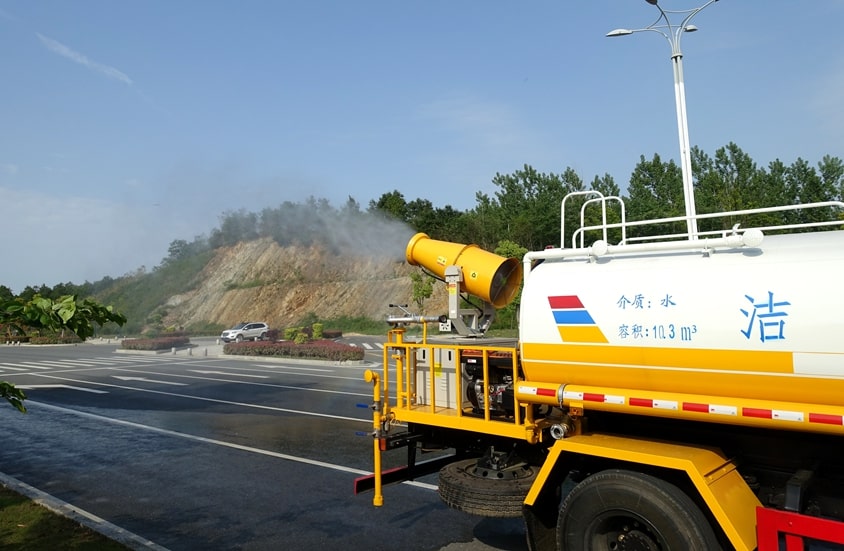 東風天錦12噸噴霧灑水車霧炮噴灑圖片