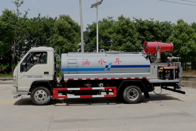 福田4噸霧炮灑水車左側圖片