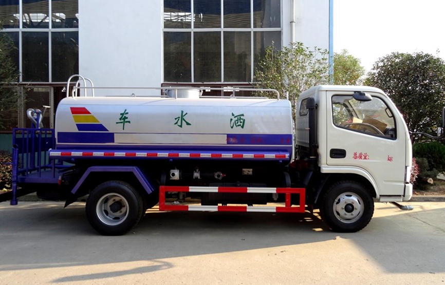 東風多利卡5噸灑水車圖片