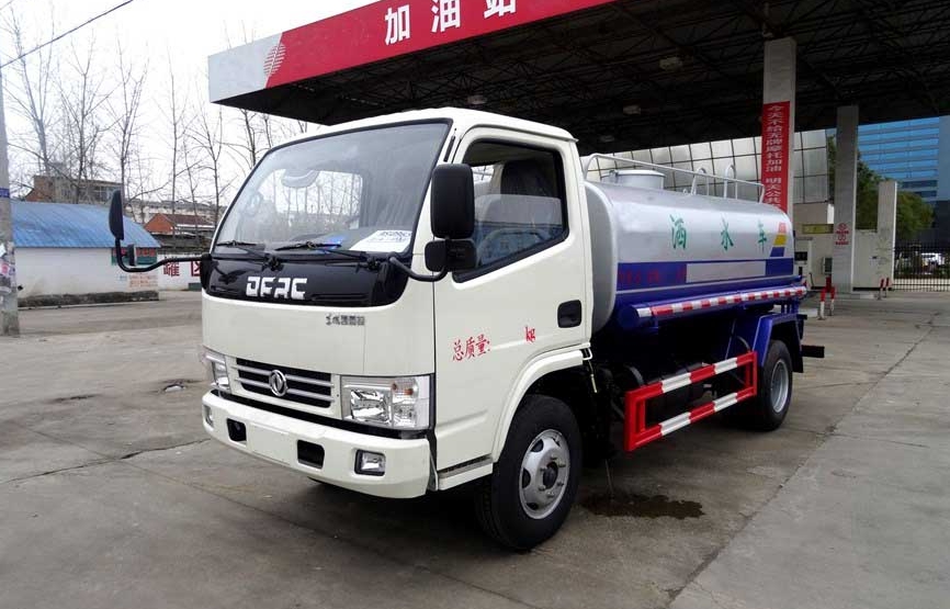 東風多利卡5噸灑水車圖片
