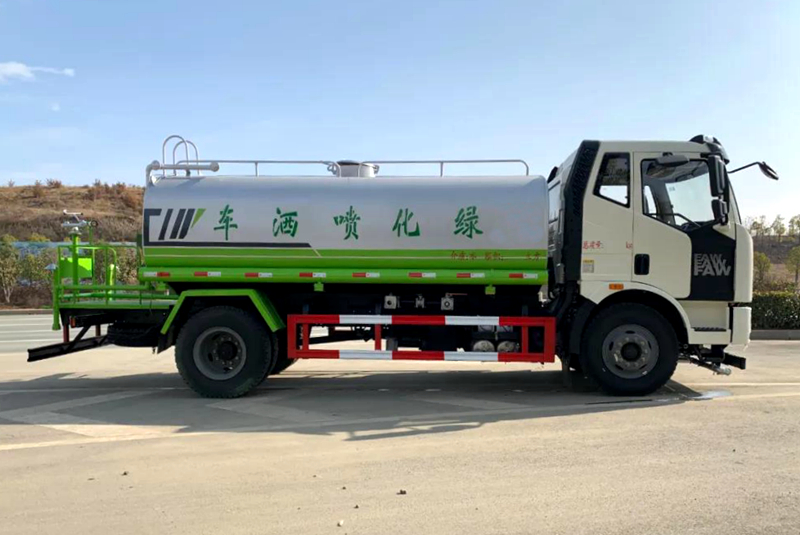 國六解放J6L灑水車圖片（二）